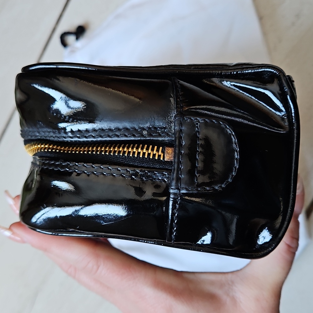 CHANEL Black Patent Leather Cosmetic Bag - Picture 5 of 15